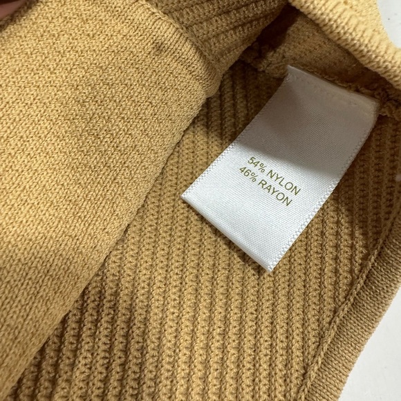 House of Harlow  crop top  size Medium 54% NYLON
46% RAYON NWT - Picture 7 of 14